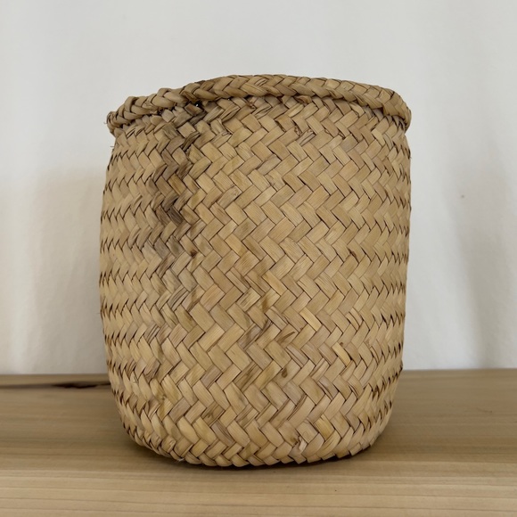 SOLD Vintage Oaxacan Woven Palm Storage Basket - Picture 4 of 7